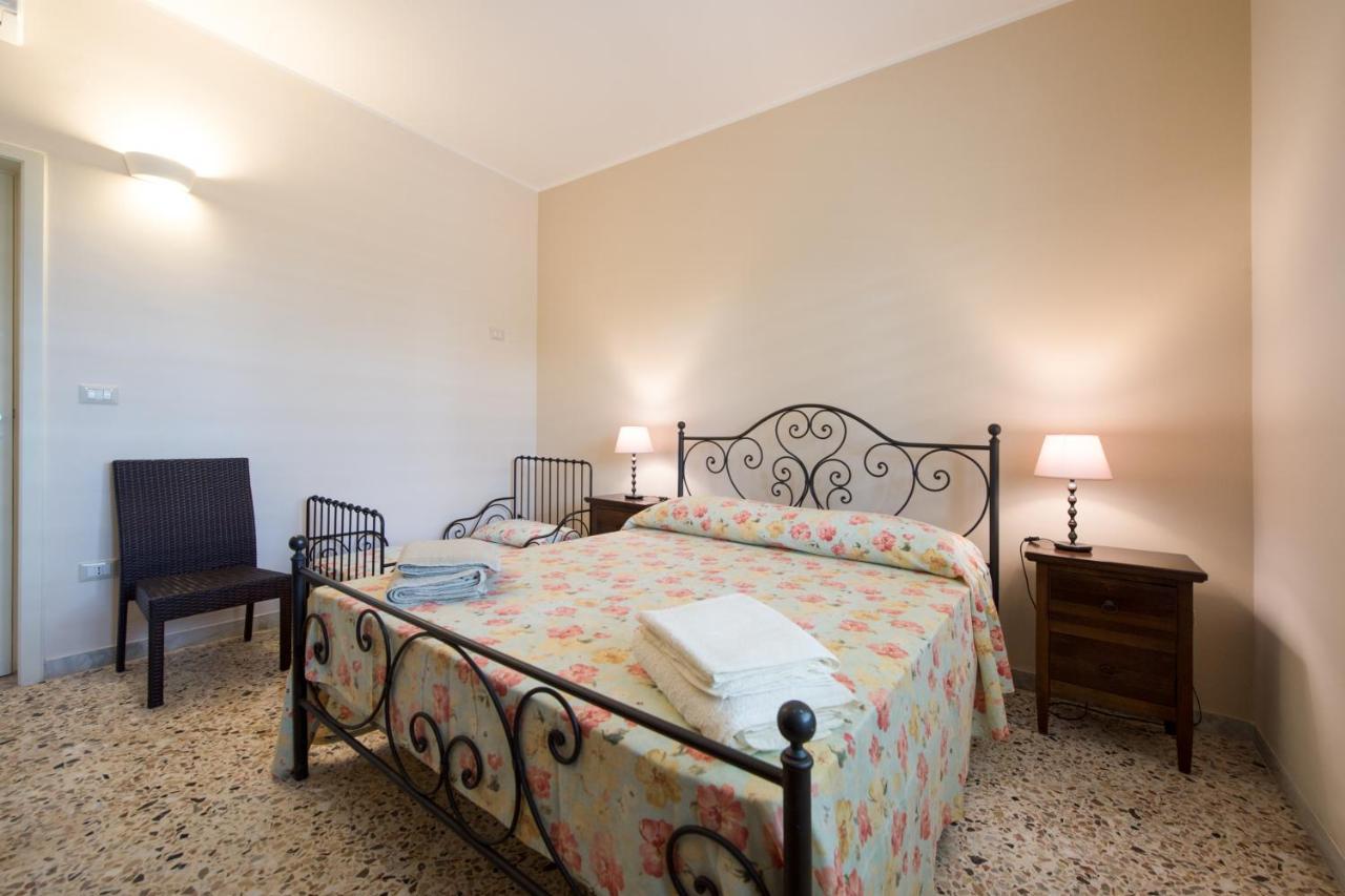 Parco Degli Aranci Bed & Breakfast Cutrofiano Dış mekan fotoğraf