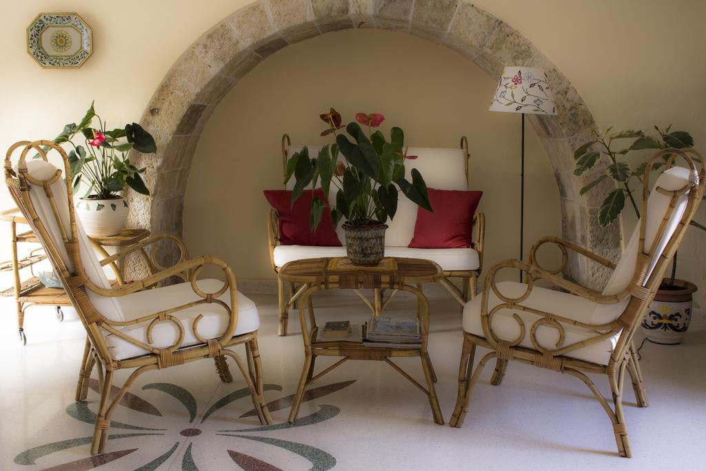 Parco Degli Aranci Bed & Breakfast Cutrofiano Dış mekan fotoğraf