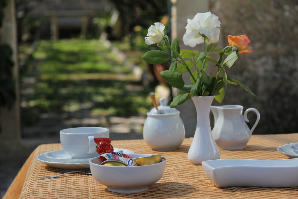 Parco Degli Aranci Bed & Breakfast Cutrofiano Dış mekan fotoğraf