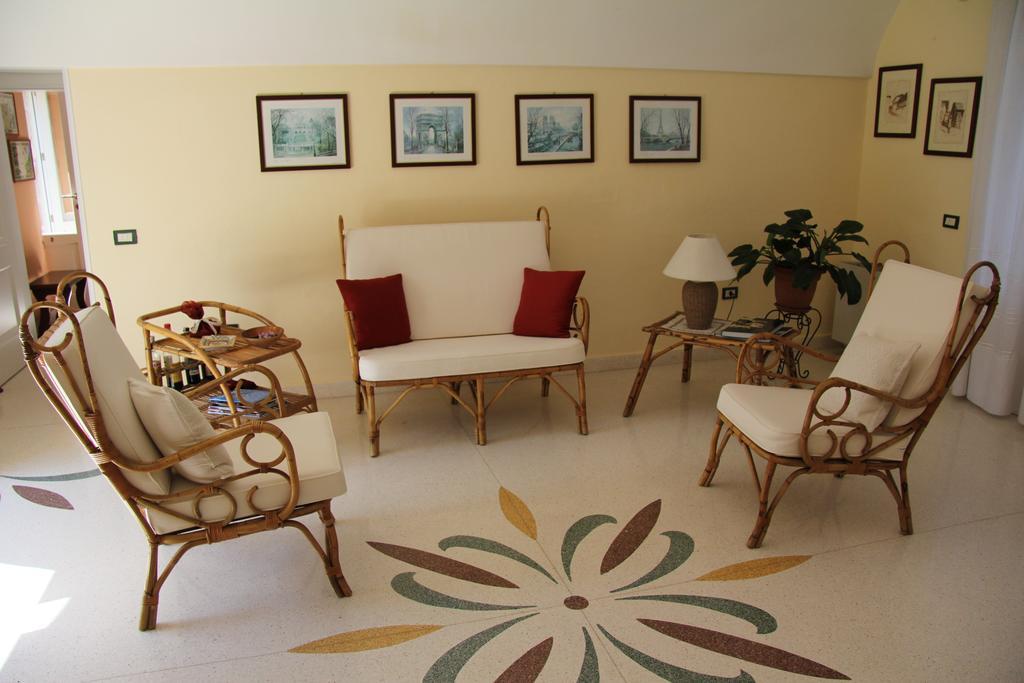 Parco Degli Aranci Bed & Breakfast Cutrofiano Dış mekan fotoğraf